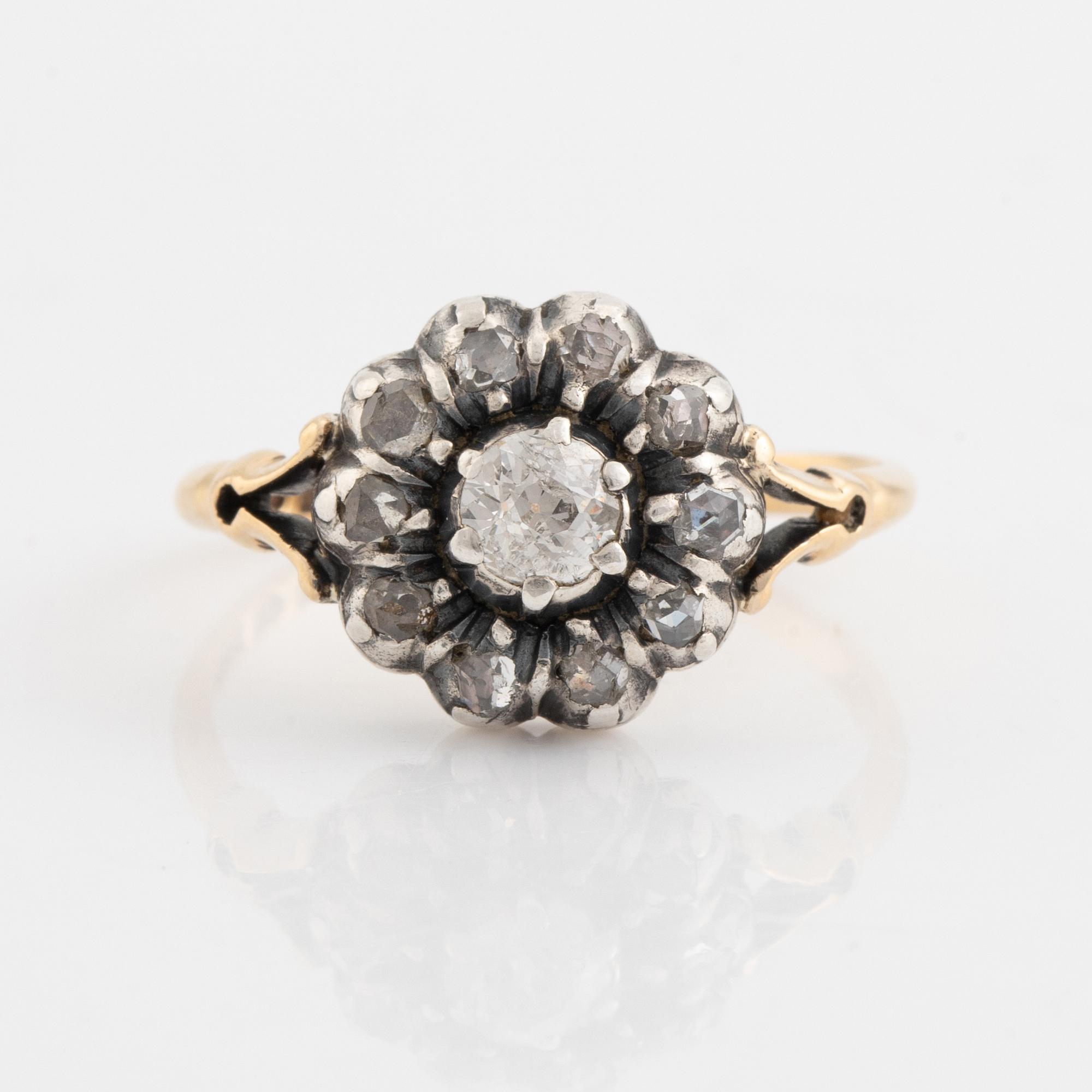 Ring in gold with old-cut and rose-cut diamonds.