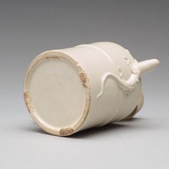 A softpaste tea pot with cover, Qing dynasty, Kangxi (1662-1722).