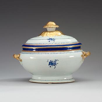 A blue and gold enamelled tureen with cover and stand, Qing dynasty, Jiaqing (1796-1820).