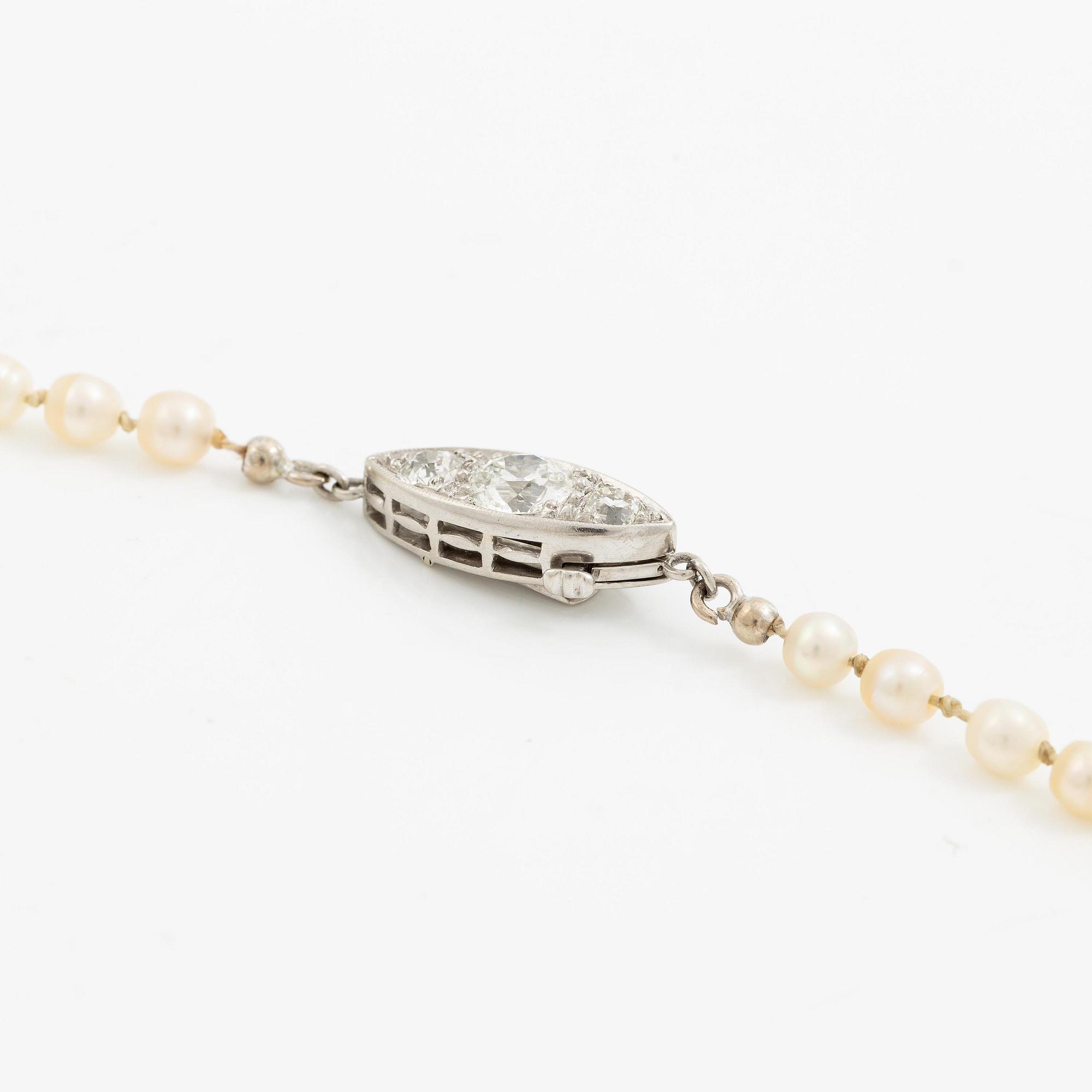 Collier pärlor lås platina med gammalslipade diamanter.