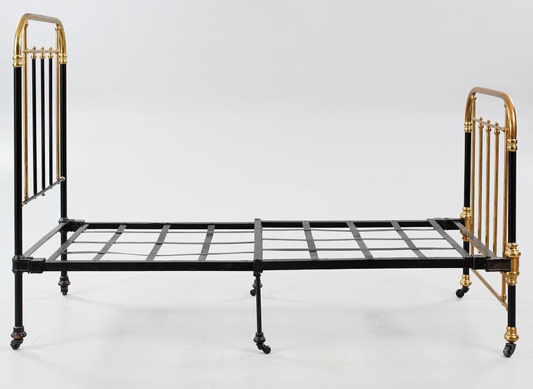 SÄNG/JÄRNSÄNG, tidigt 1900-tal.