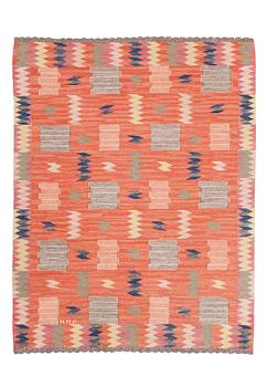 RUG. "Röd med tveskott" (this pattern was named later). 199 x 149,5 cm. Signed MMF.