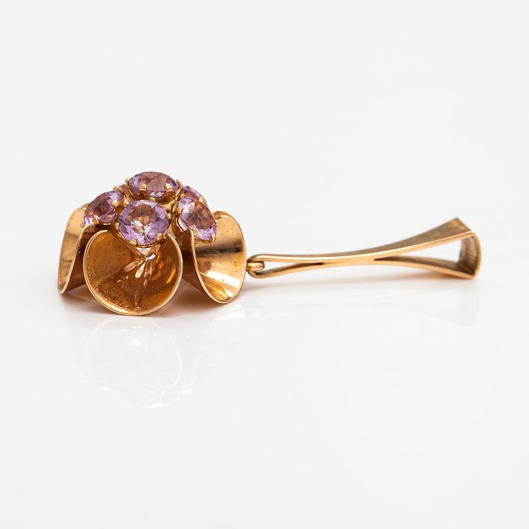 Elis Kauppi, Riipus, 14K kultaa ja ametisteja. Kupittaan kulta, Turku 1973.