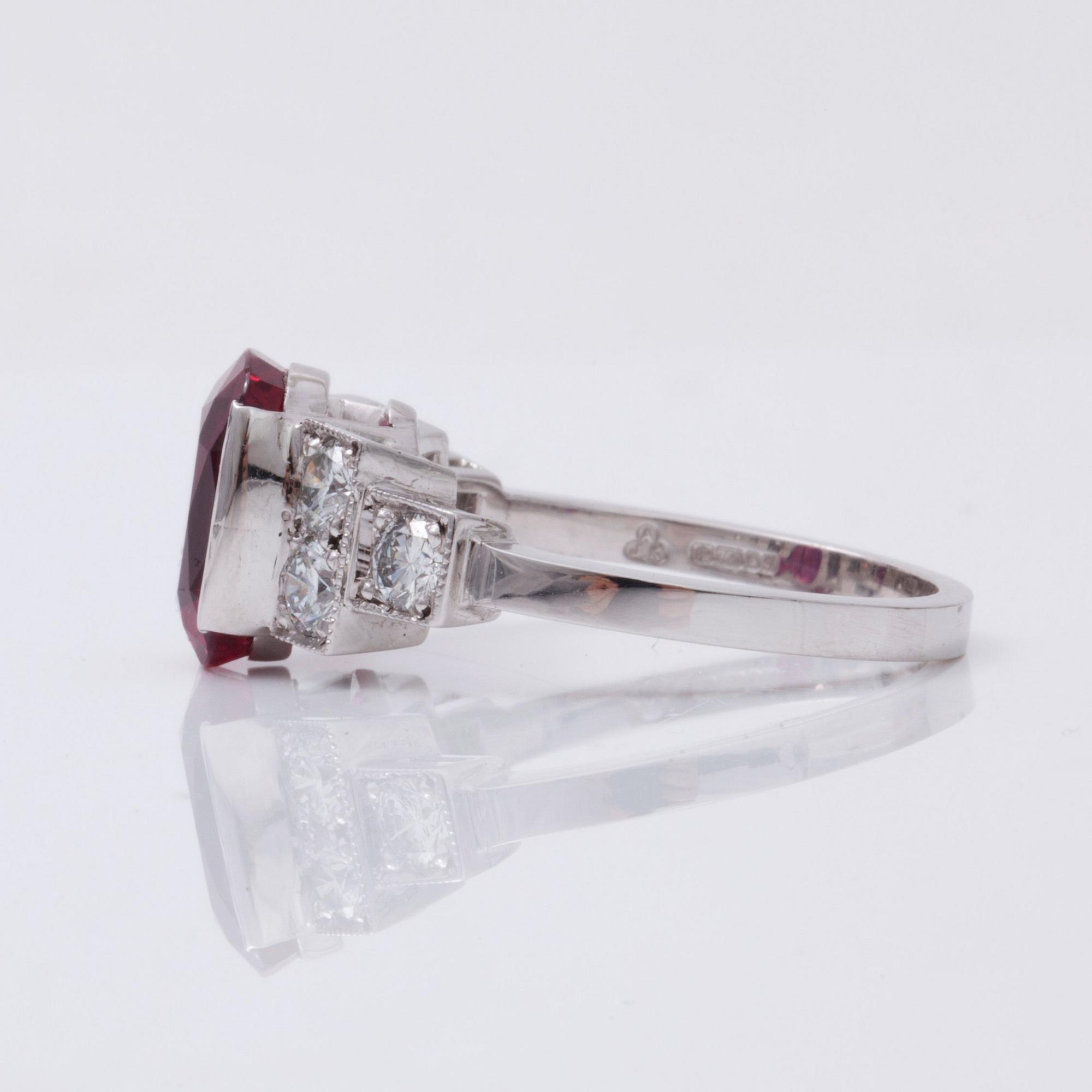 Ring with an unheated ruby, 3.56 cts, and brilliant-cut diamonds. Certificate from GCS.