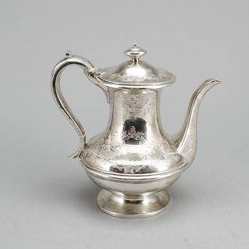 TEKANNA, silver, Joseph Angell & John Angell, London, 1908. Vikt 774 gram.