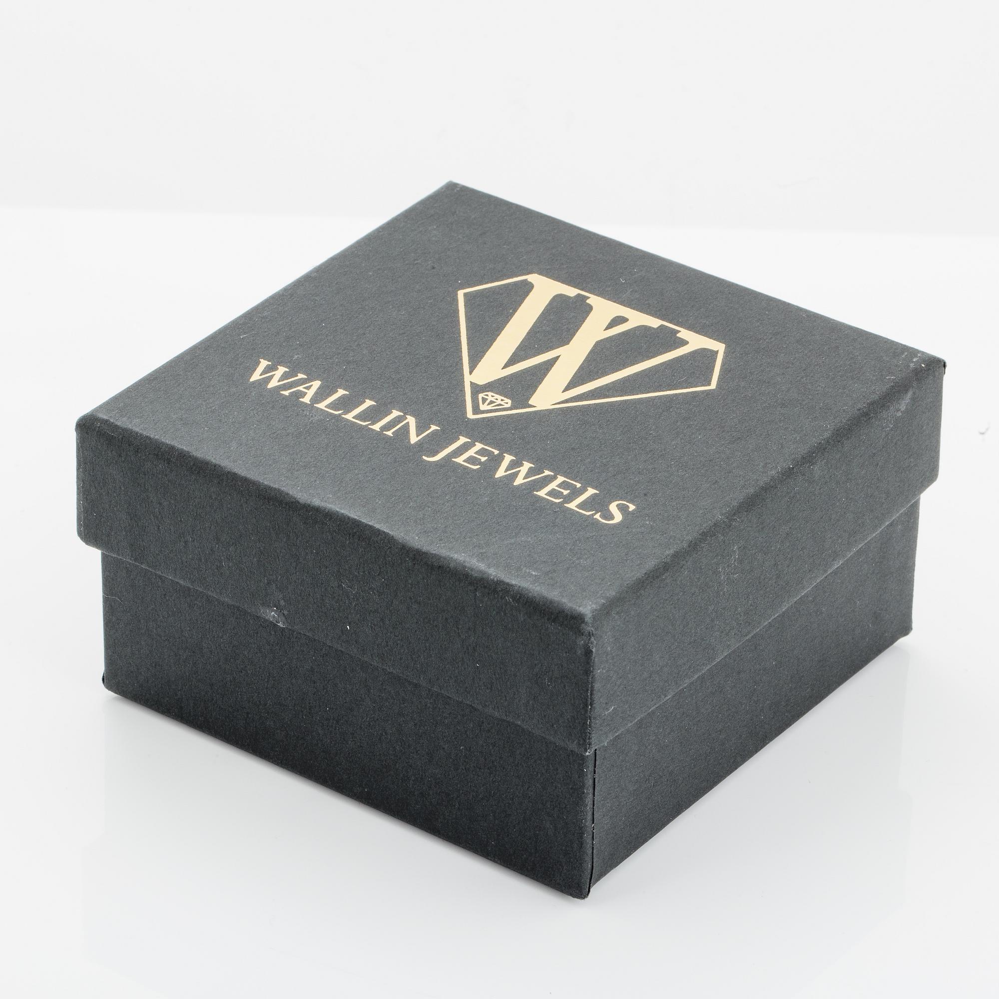 18K gold and black diamond cufflinks.