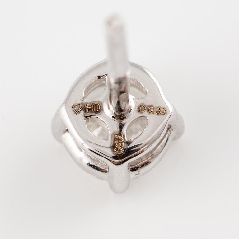 Örhängen med briljantslipade diamanter, medföljande GIA dossier.