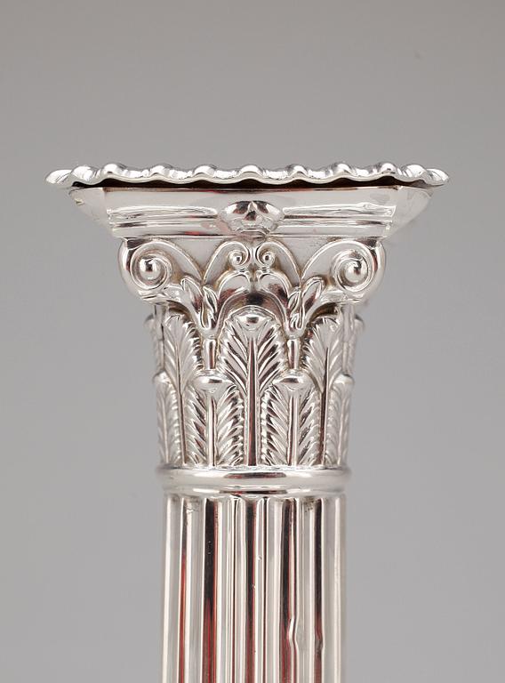 LJUSSTAKAR, ett par, silver, London, England 1896.