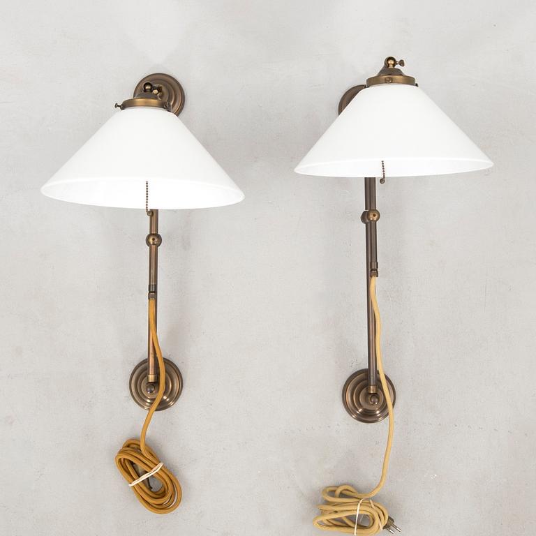 Wall lamps, a pair of modern manufacture, Germany.