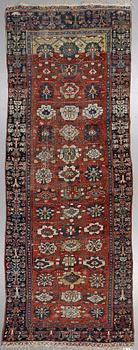 A carpet, Antique Mahal parobably, ca 396 x 144 cm.