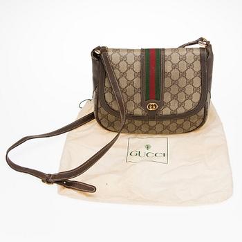 LAUKKU, Gucci.
