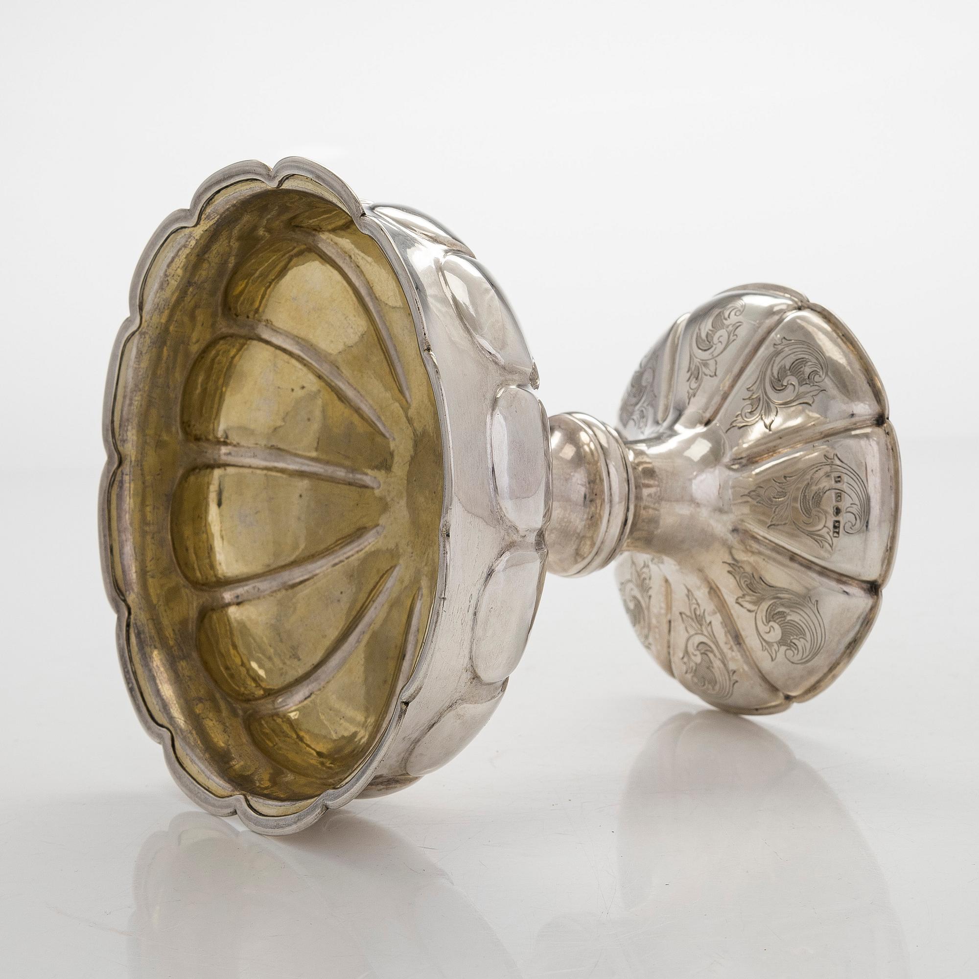 P.E. Sundberg, a footed silver bonbonnière, maker's mark of P.E. Sundberg, Trosa 1867.