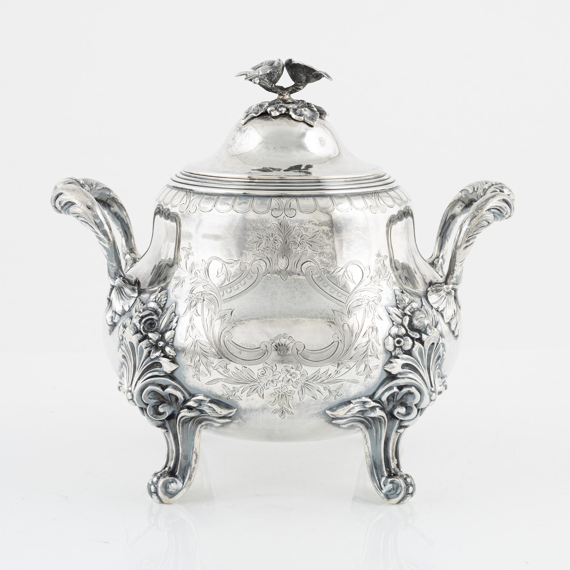 Skål med lock, silver. Lars Larson & Co, Göteborg 1873. Nyrokoko.