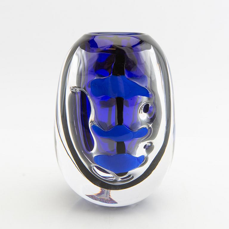 Lars Hellsten, a vase, Orrefors, late 20th Century.