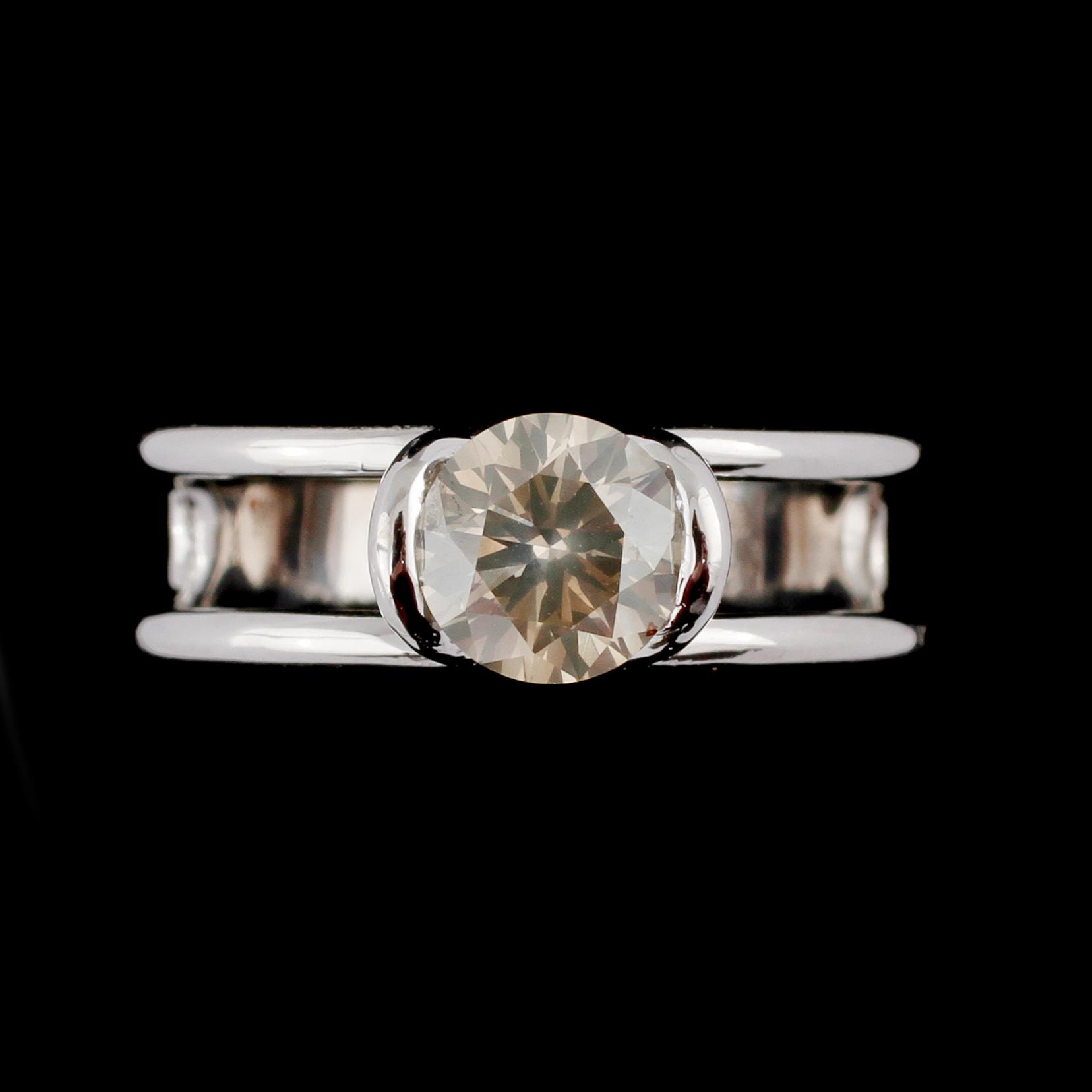 RING, 14k vitguld med briljantslipad diamant ca 0.8 ct, 2000-tal. Vikt 3 g.