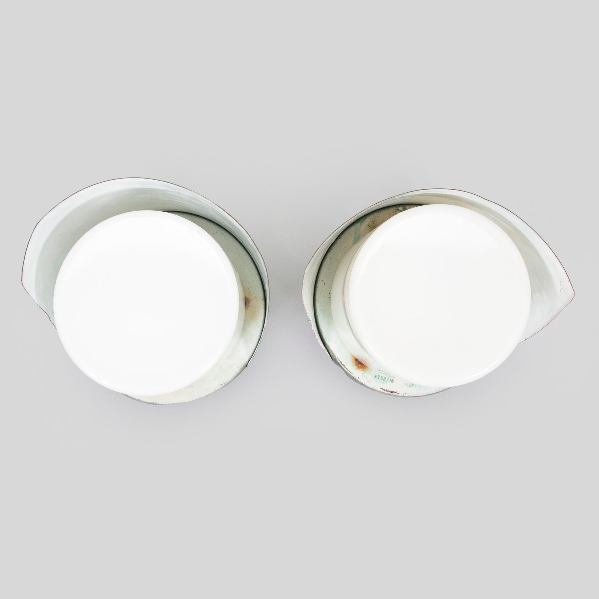 Vägglampor / utebelysning, 2 st, modell AT 32,  Itsu, 1900-talets mitt.