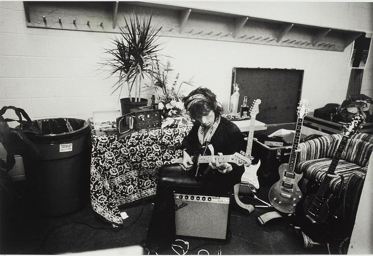 Ken Regan, "Keith Richards Dressing Room, Boston", 1975.