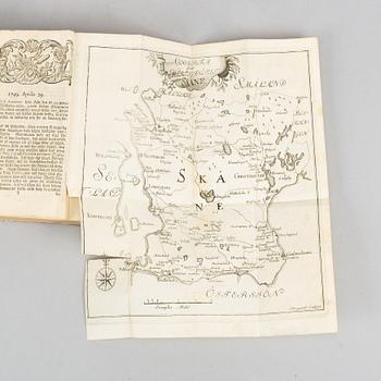 Linné om Skåne, 1751, med graverad karta och planscher.