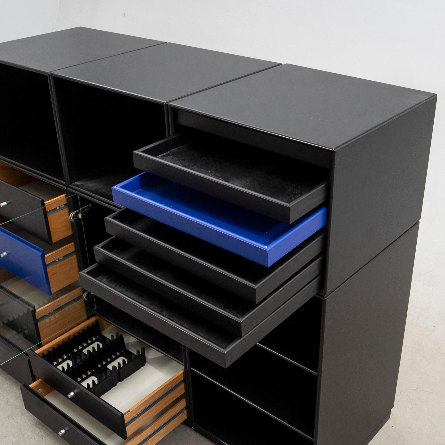 Peter J Lassen, Shelf system, 9 dlr for Montana Denmark.