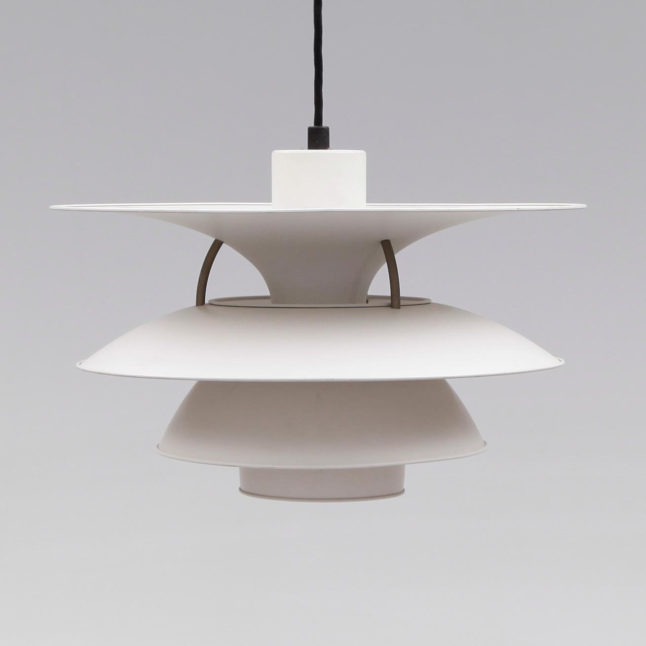 TAKLAMPA, "Charlottenborg", Ebbe Christensen, Sophus Frandsen och Poul Henningsen, Louis Poulsen, Danmark, höjd 30.