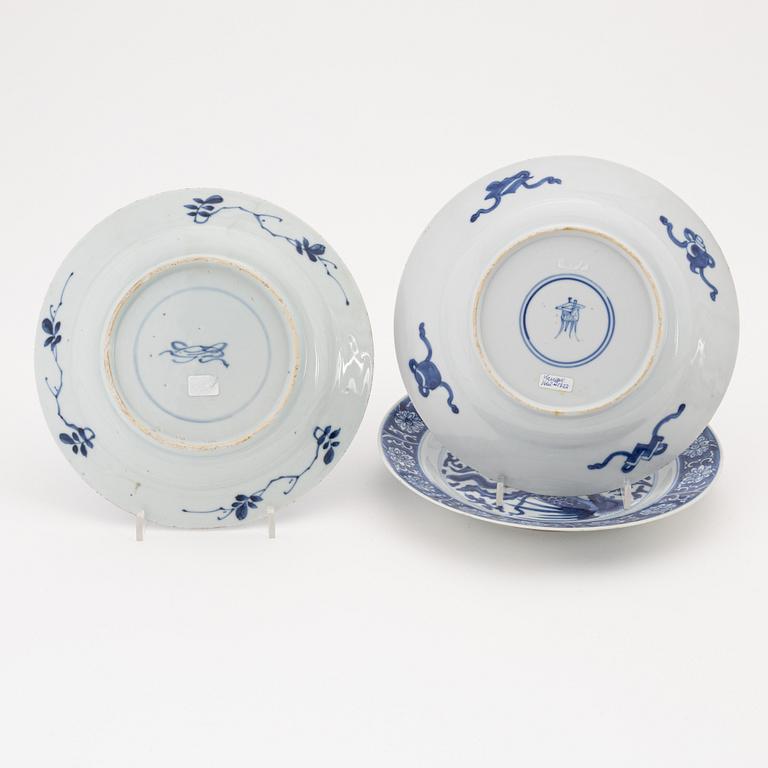 A set of 3 blue and white dishes, Qing dynasty, Kangxi (1662-1722) .