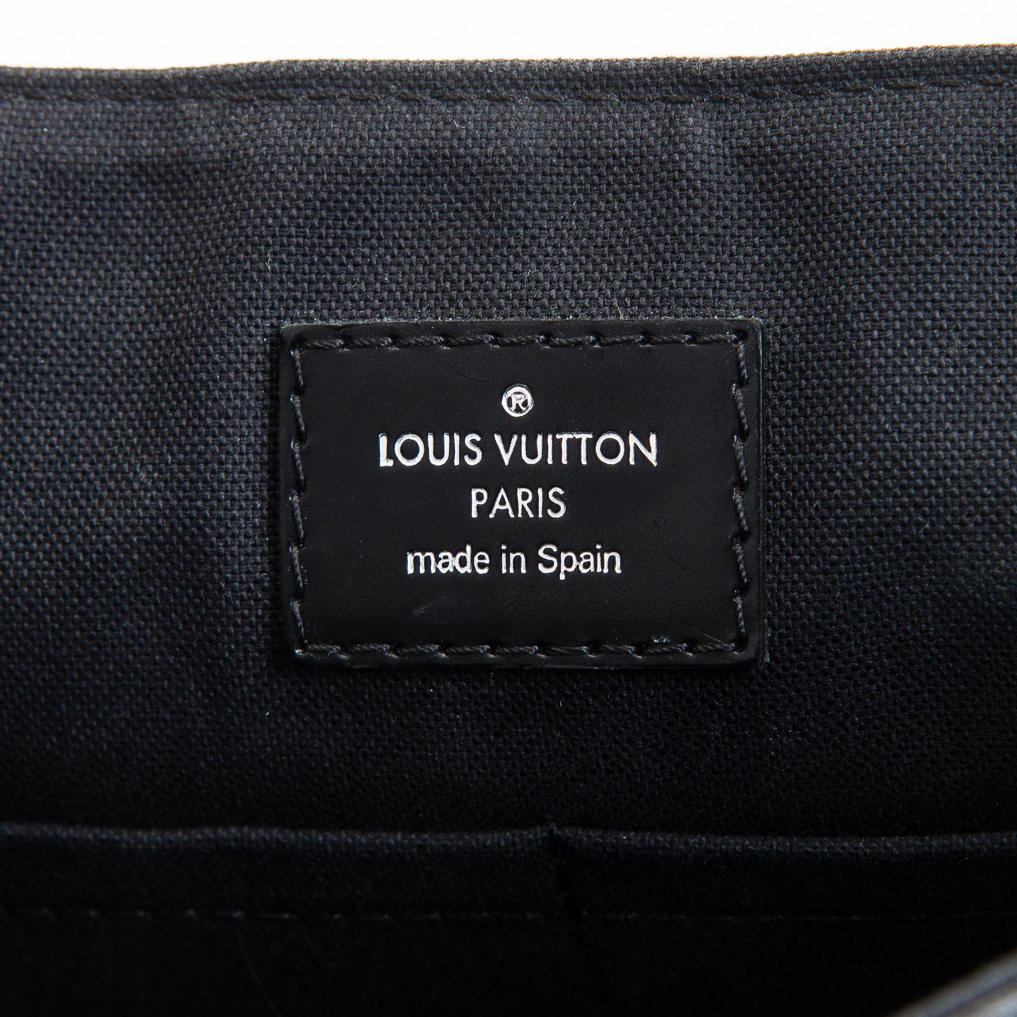 Louis Vuitton, väska, "District PM Messenger".