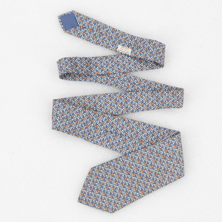 Hermès, 3 silk ties.