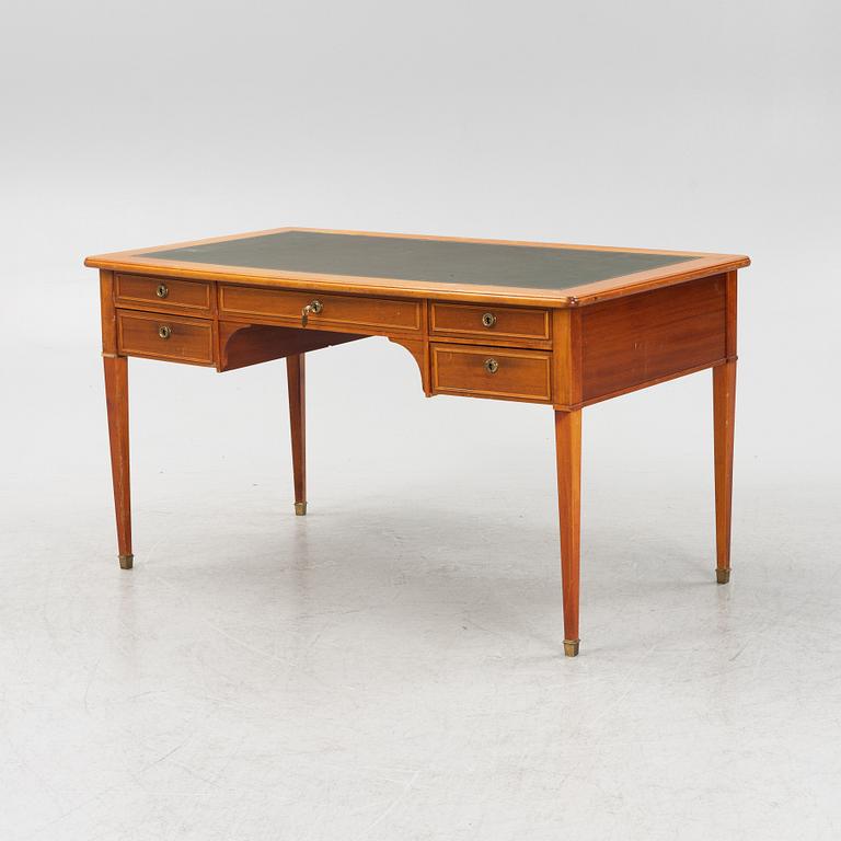 A Georgian style desk, 1960's/70's.