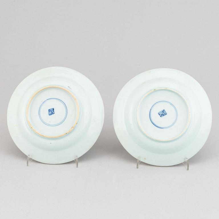 A pair of famille verte dishes, Qing dynasty, Kangxi.