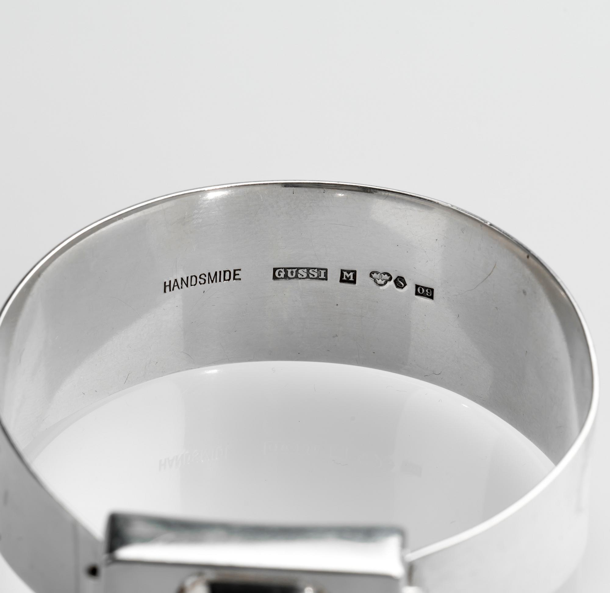 ARMRING, sterlingsilver med fasettslipad vit sten. Gussi, Malmö, 1964. Vikt ca 40 g.