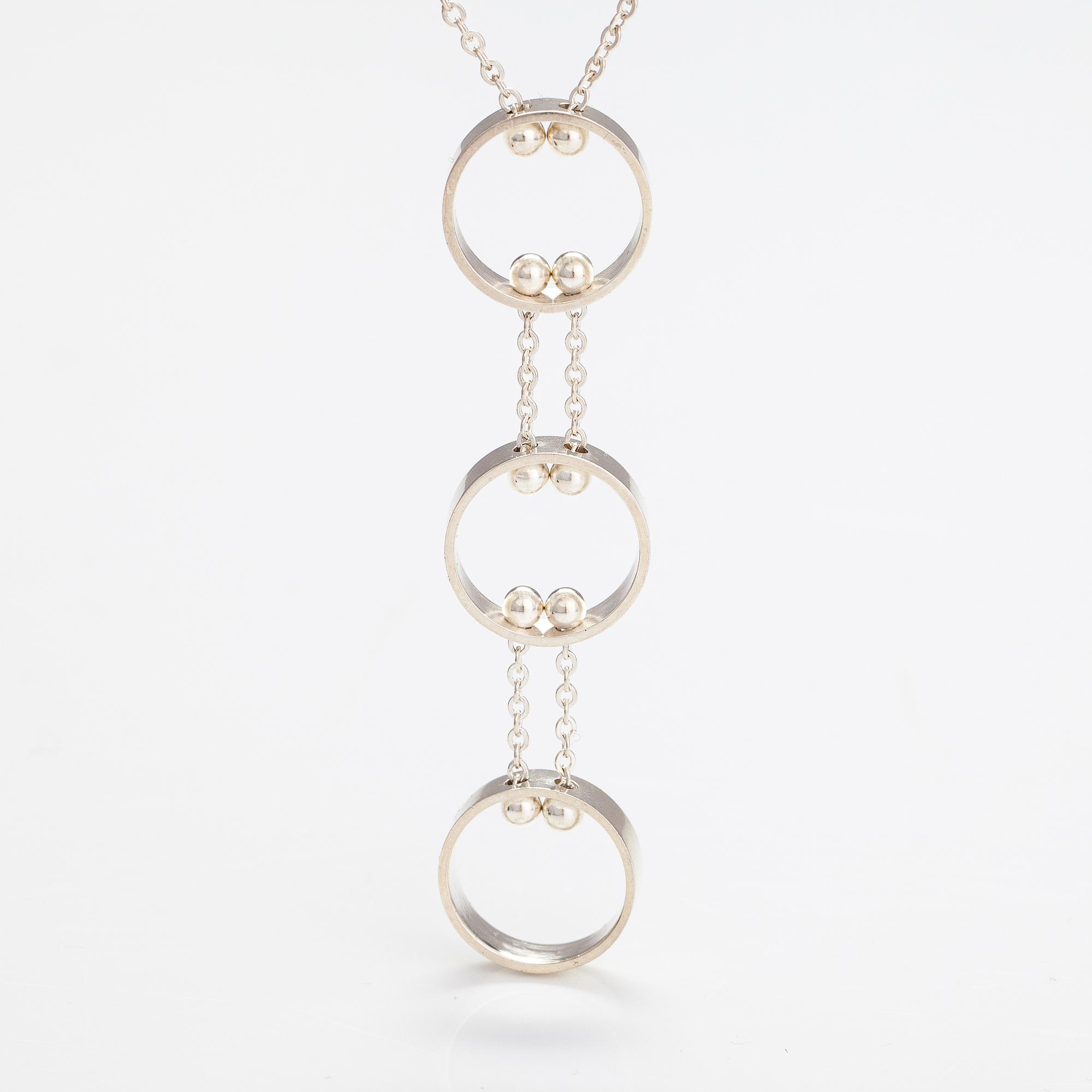 Elis Kauppi, A silver necklace. Kupittaan kulta, Turku 1966.