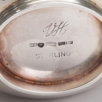 SOCKERSKÅL och GRÄDDSNÄCKA, sterling silver, Väinö Hamara, Helsingfors 1959. Tot. vikt ca 183 g.