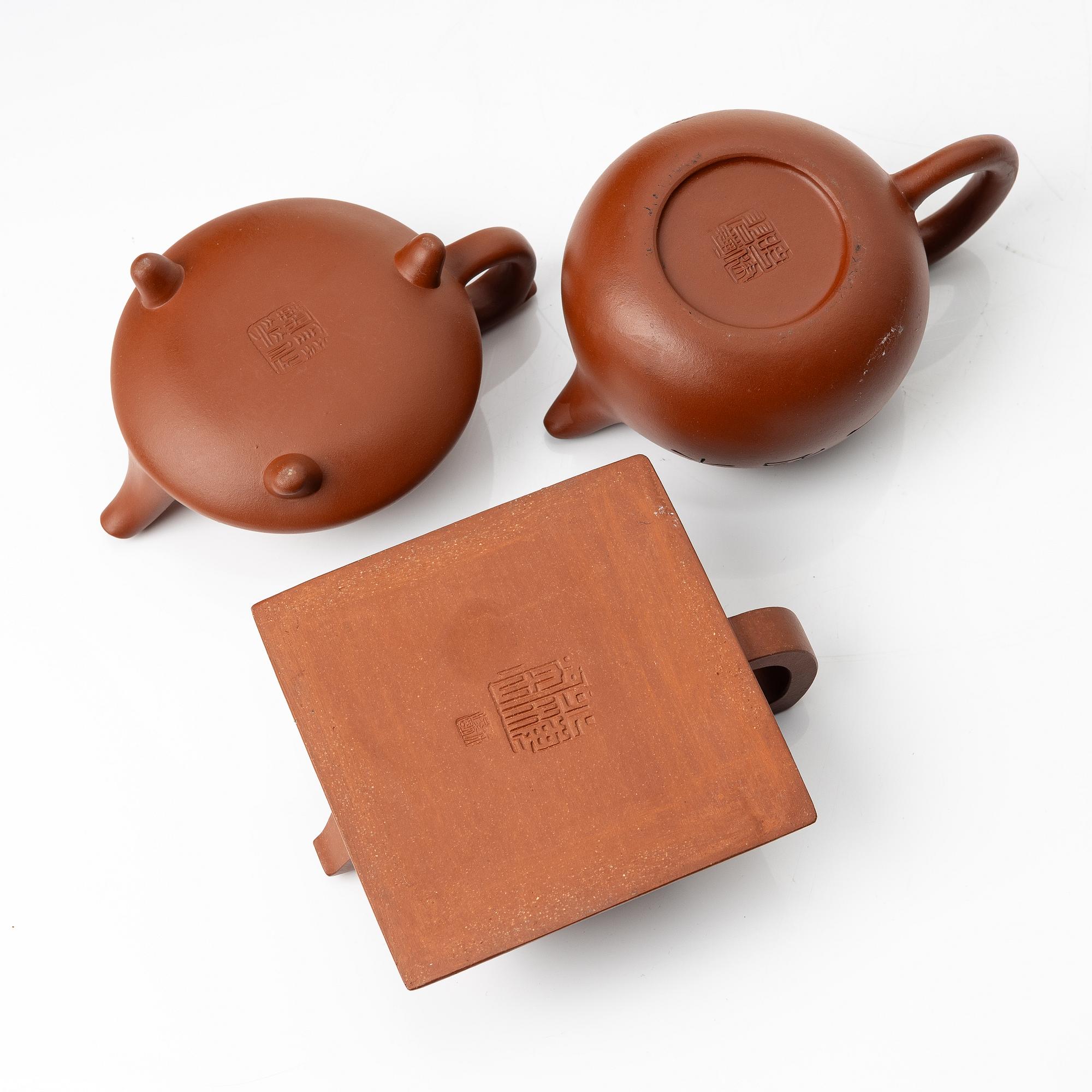 A group of three Chinese yixing teapots, 1980/90s.