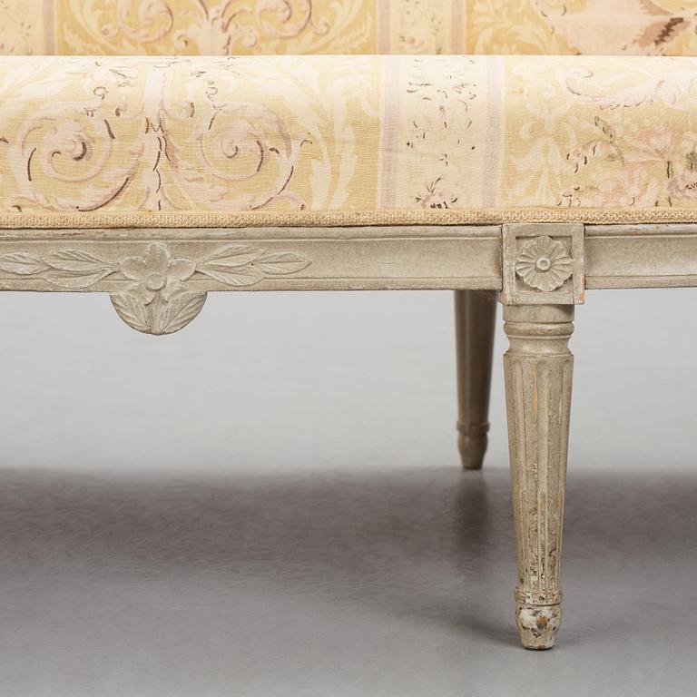 A Gustavian 'canapé en corbeille' sofa, late 18th century.