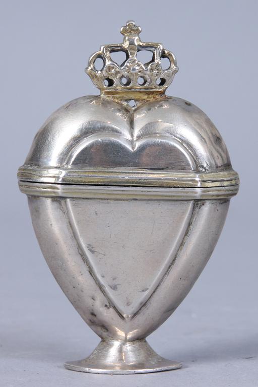 LUKTDOSA, silver, bär stämplar CS möjligen Carl Christian Silow, Malmö, 1887-1825. 38 gram.