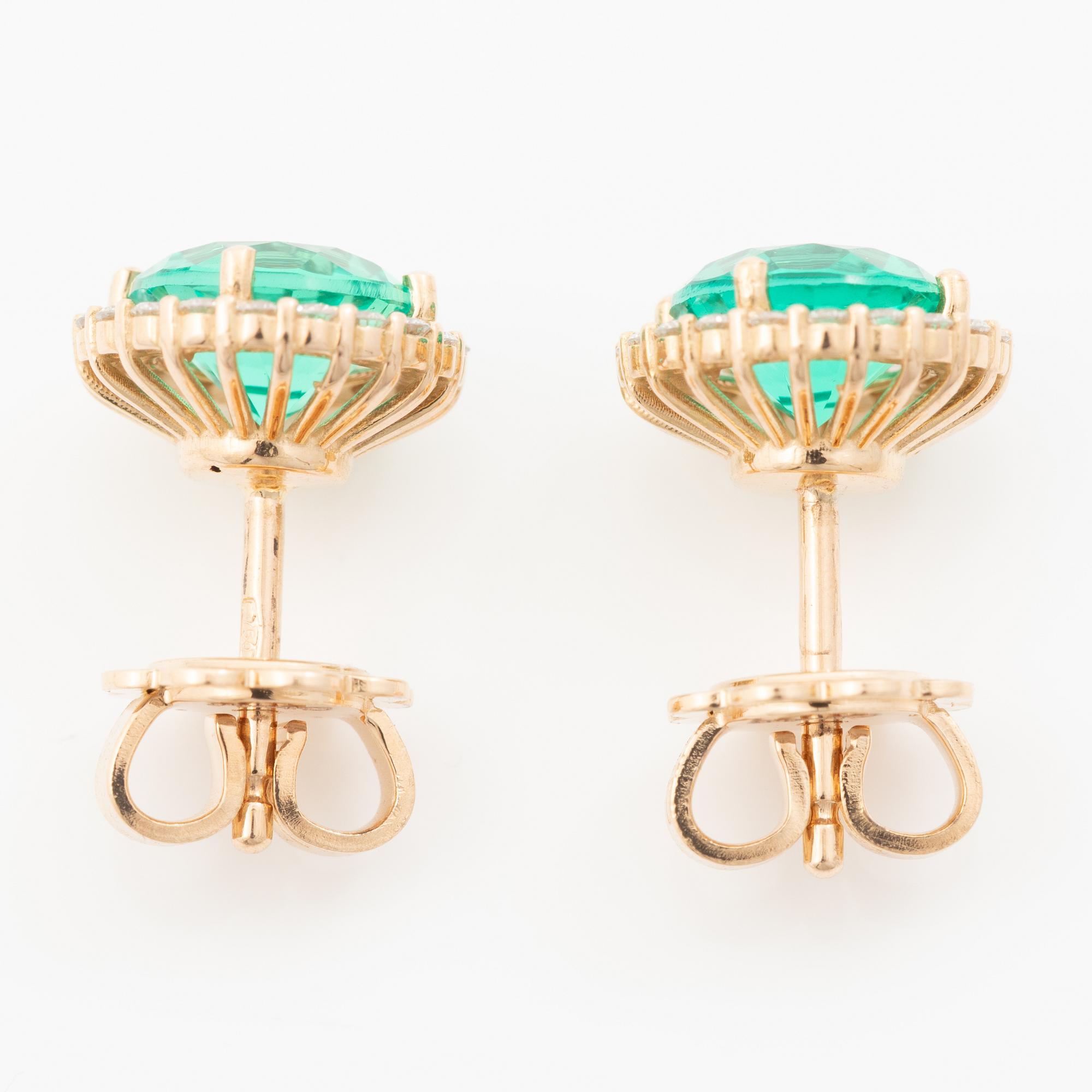 Earrings 18K gold with synthetic emeralds and brilliant-cut diamonds.