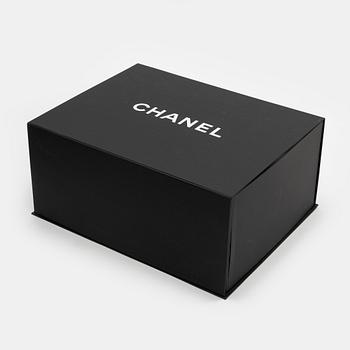 Chanel,  kudde & pläd.