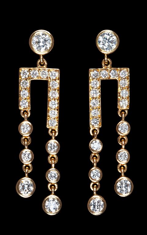 A pair of diamond earpendants, tot. app. 1.45 cts.