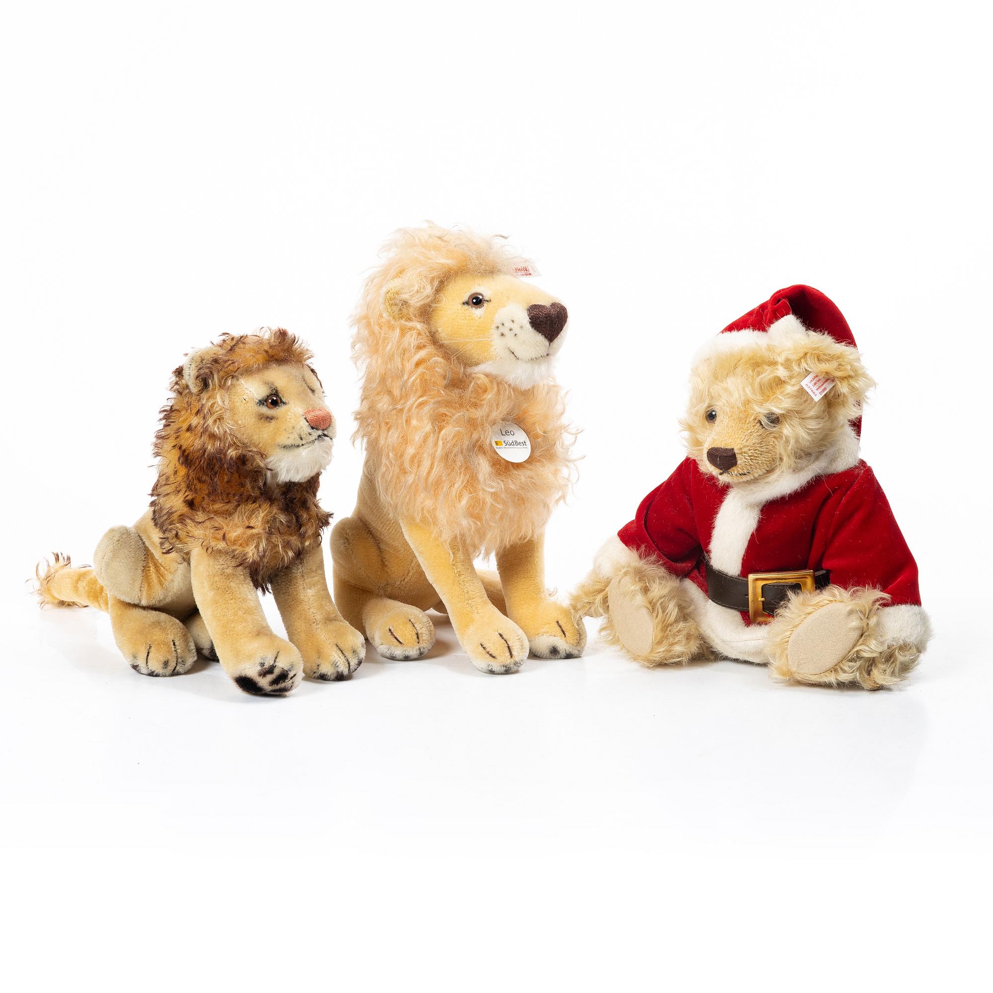 Steiff, 3 toy animals, two lions and a 2000 Weihnachtsbär.