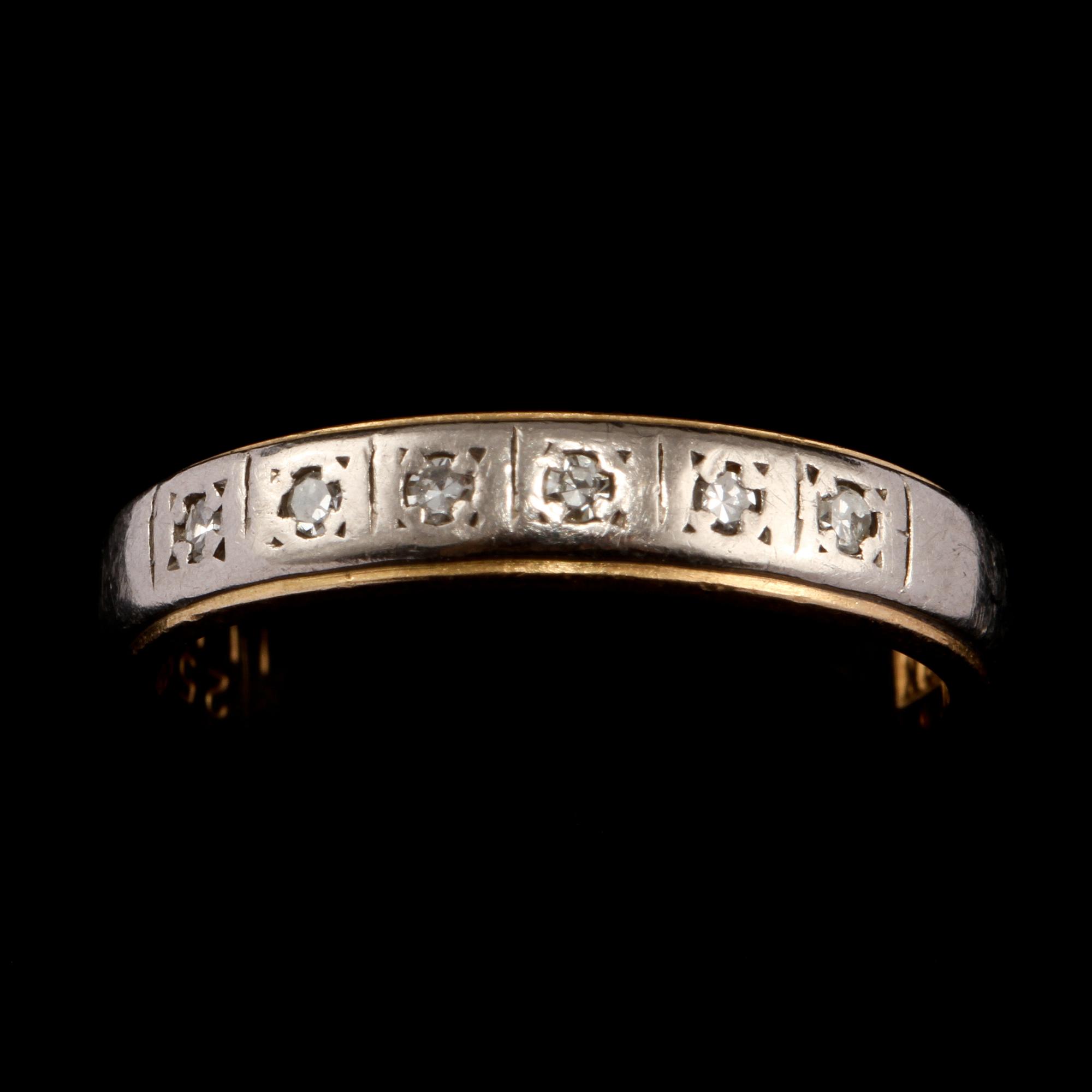 RINGAR, 2 st, 18k guld och vitguld med briljant och åttkantslipade diamanter. Total vikt 5 g.