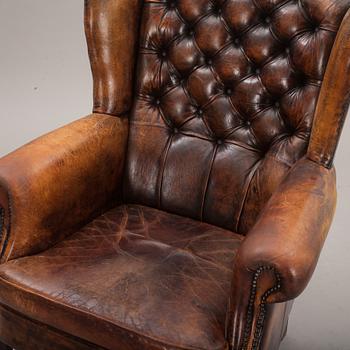 ÖRONLAPPSFÅTÖLJ, engelsk stil, 1900-talets andra hälft.