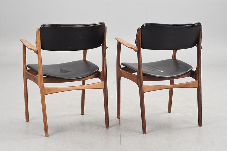 KARMSTOLAR, 2 st, Erik Buch för Odense møbler, Danmark. 1960-tal.