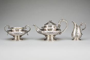 TESERVIS, 3 delar, sterlingsilver, England 1838-40. Vikt ca 1690 g.
