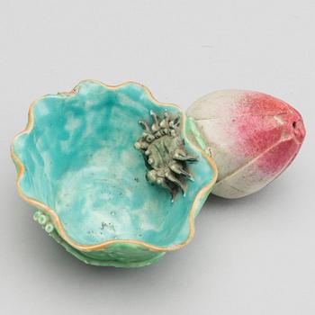 PENSELBAD med VATTENDROPPARE, porslin. Qing dynastin, 1800-tal.