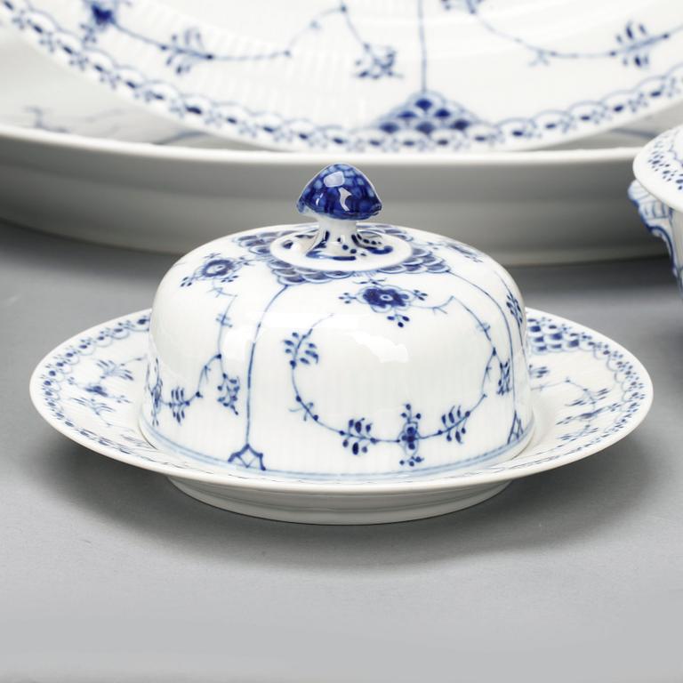 SERVISDELAR, 108 delar. "Musselmalet", Kunglig Dansk.