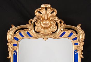 SPEGLAR, ett par, av Ehrhart Göbel 1760 (spegelmakare i Stockholm 1744-64). Rokoko.