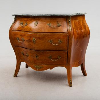 BYRÅ, rokokostil, 1900-talets mitt.