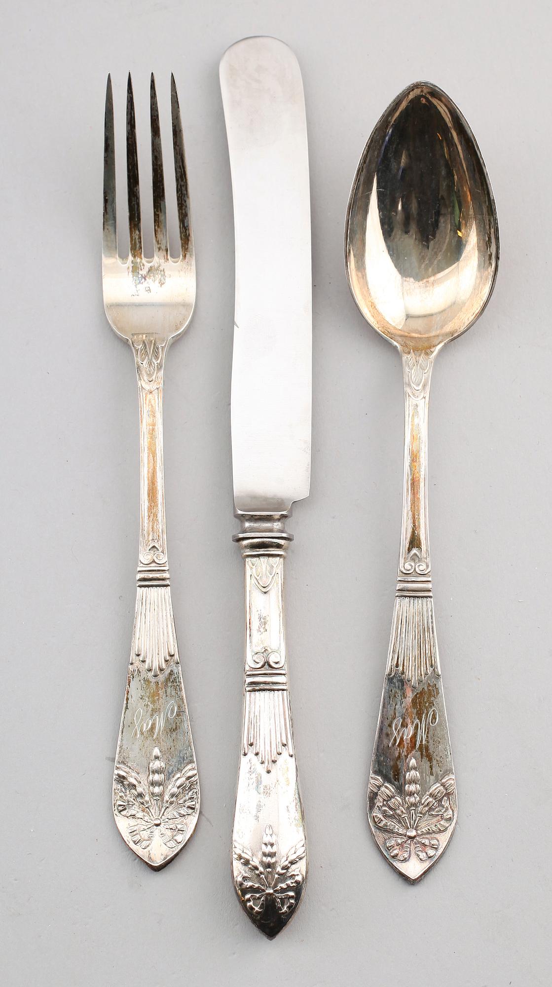SILVERFÖREMÅL, 7 delar, 1800-/1900-tal. Total vikt ca 258 g.