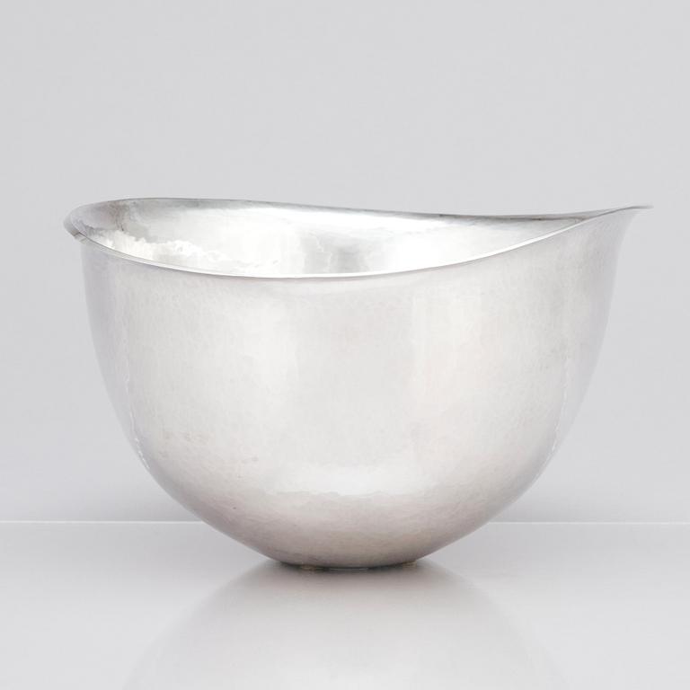Lars Håkansson, a sterling bowl, Konstindustriskolan, Göteborg 1978.
