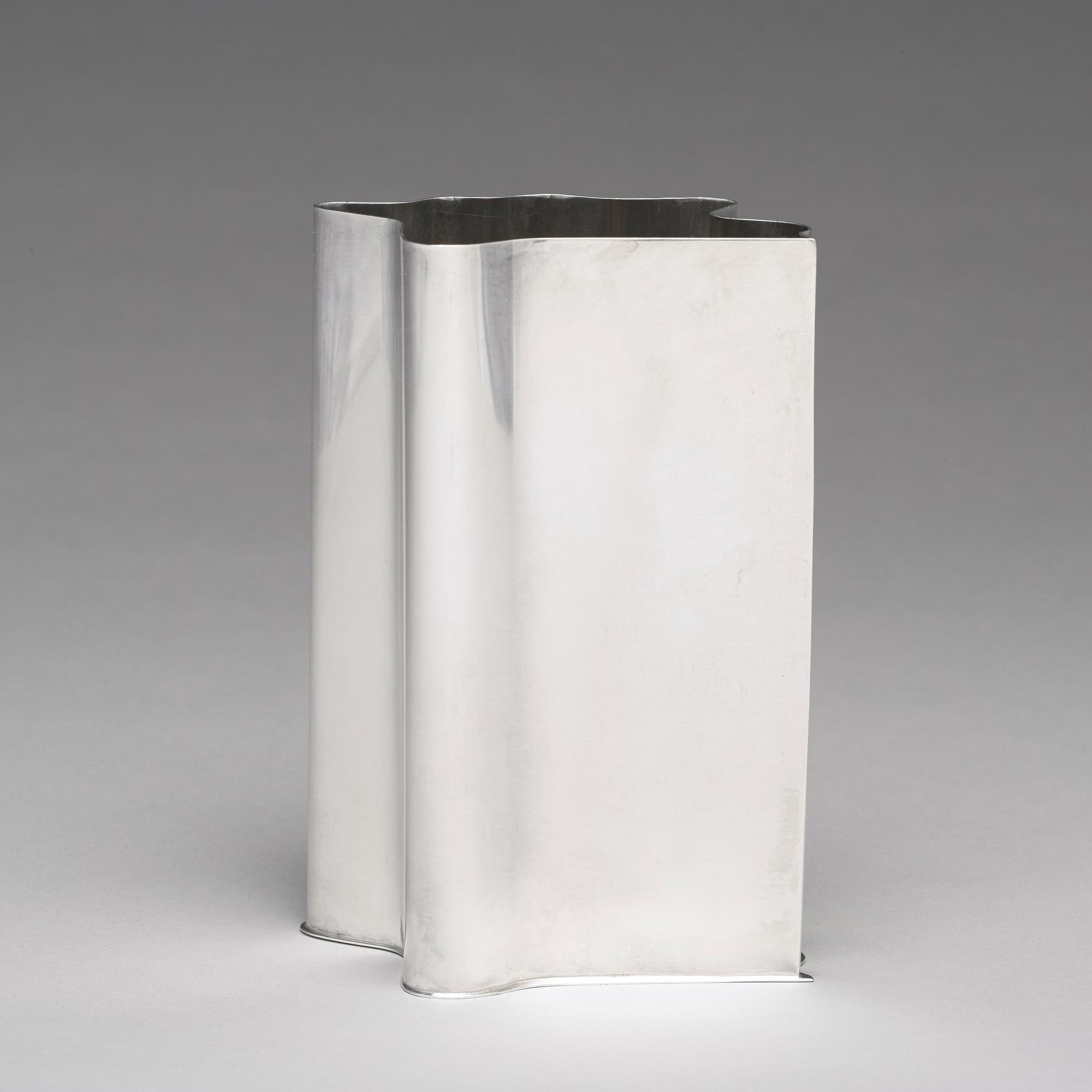 Kristian Nilsson, a sterling silver vase, Stockholm 1978.
